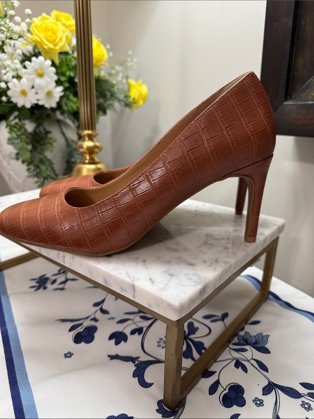 Journee Collection Women's Brown Textured Square-Toe Flats 9W - Picture 2 of 9